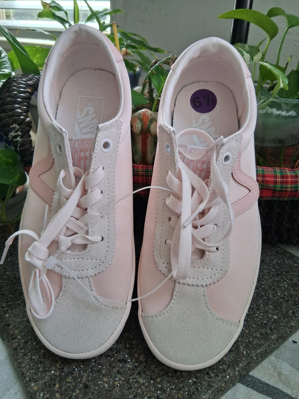 NWT Vans Women’s Pink Low-Top Lace-Up Sneakers